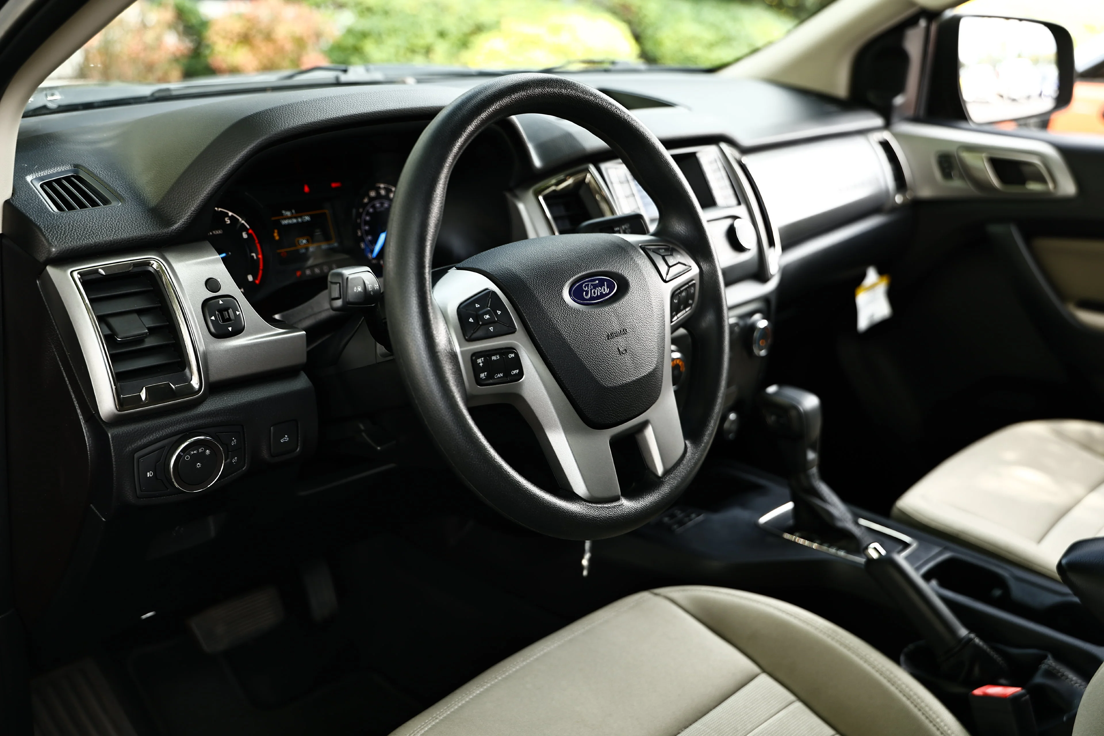 Used 2019 Magnetic Metallic Ford XLT image 18
