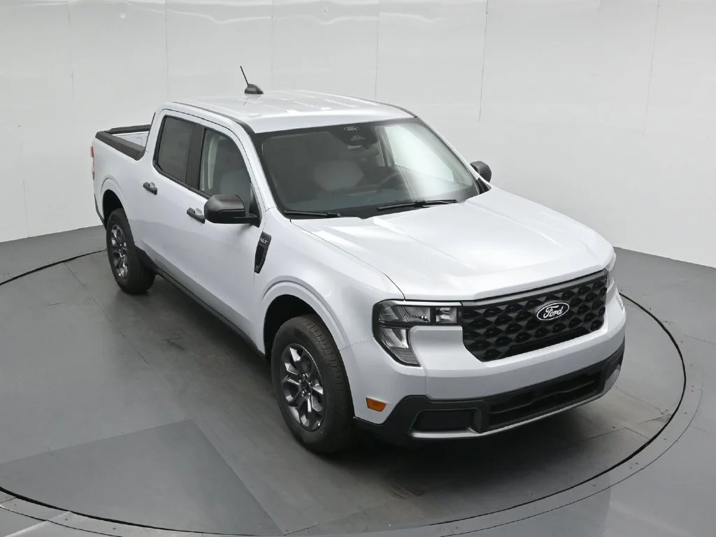 New 2026 Space White Metallic Ford XLT image 31