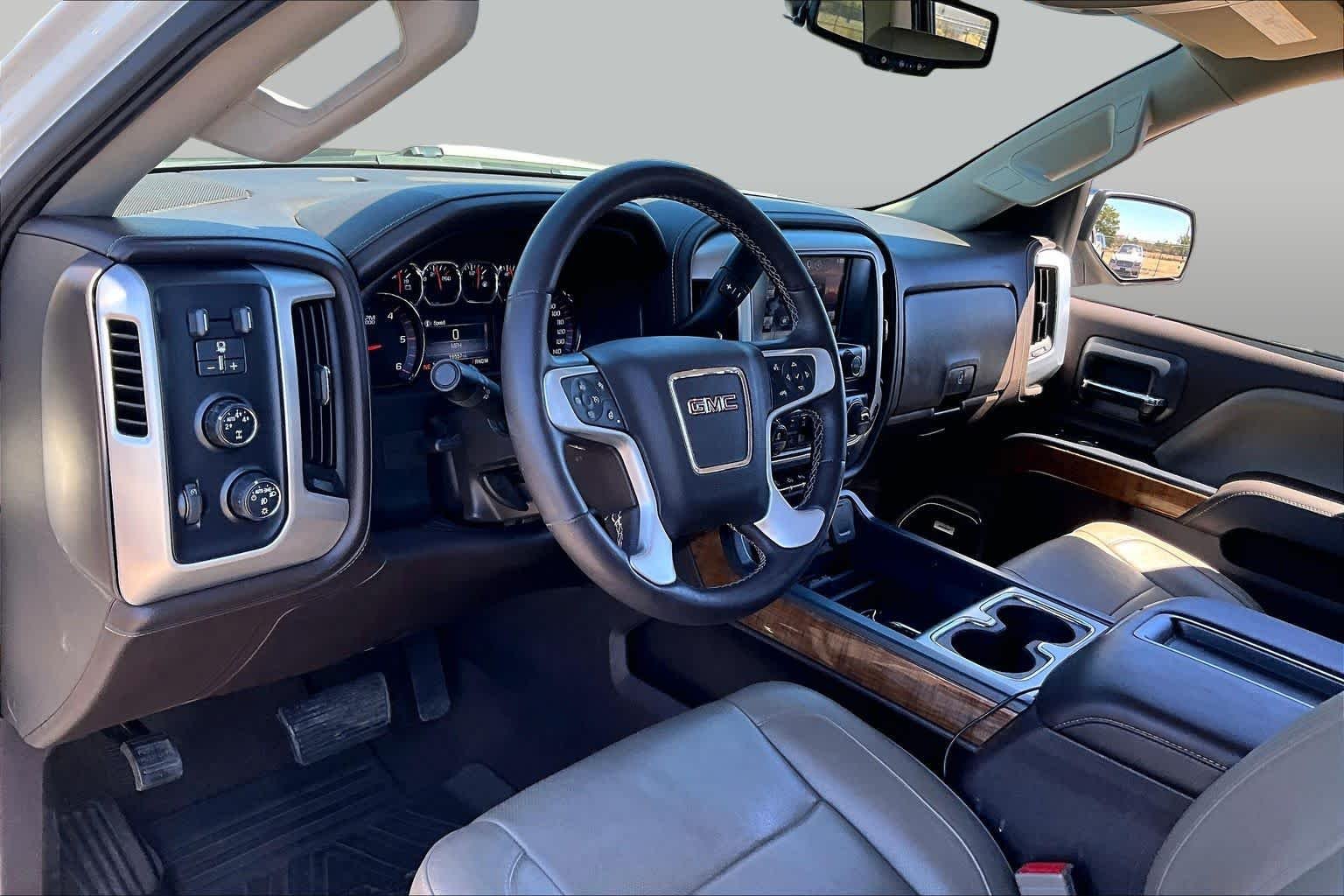 Used 2015 White Diamond Tricoat GMC SLT image 15
