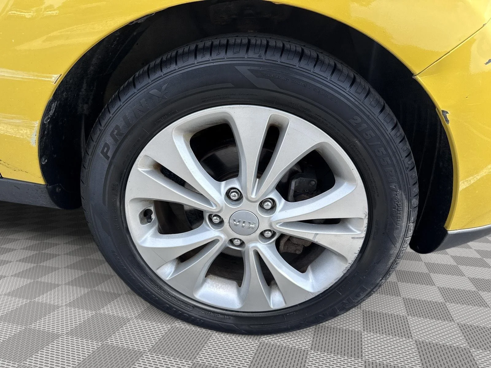 Used 2014 Solar Yellow Kia + image 15