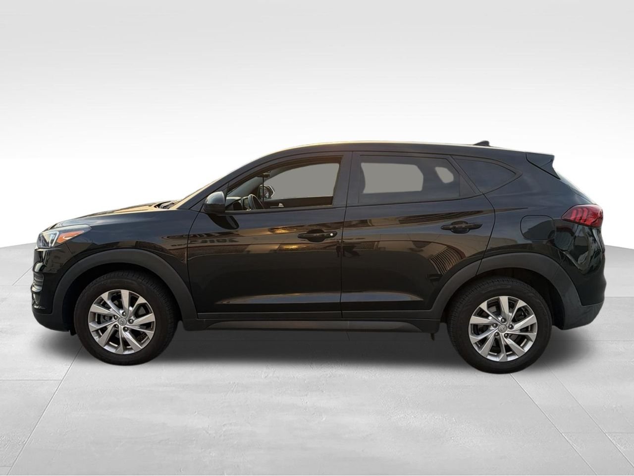 Used 2019 Black Hyundai SE image 6