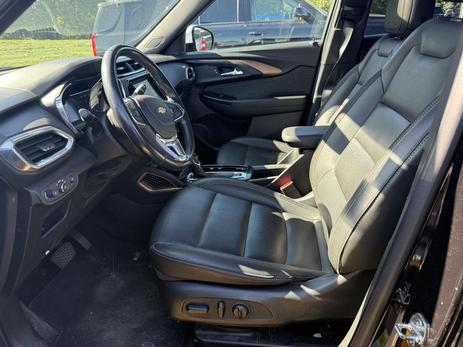 Used 2023 Mosaic Black Metallic Chevrolet ACTIV image 8
