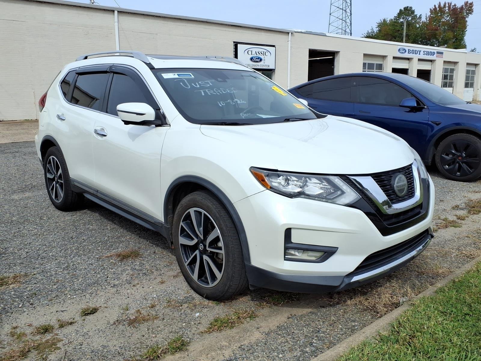 Used 2020 Pearl White Tricoat Nissan SL image 3