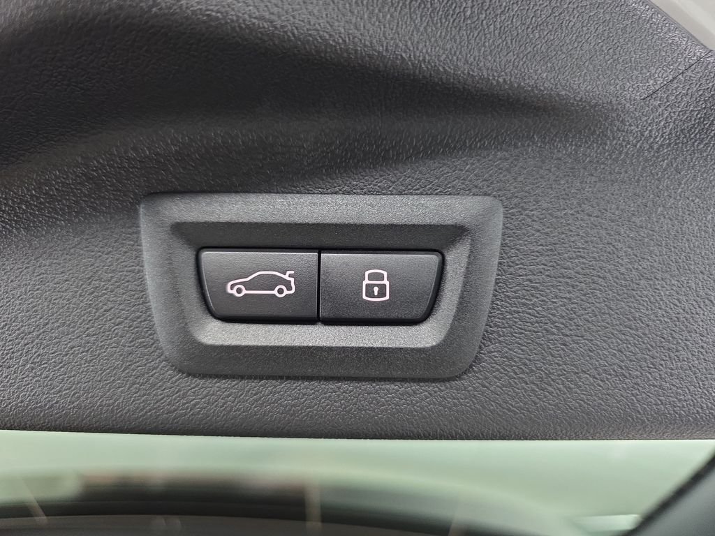 New 2027 Mineral White Metallic BMW xDrive40i image 14