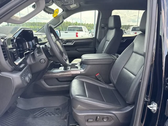 Used 2025 Black Chevrolet LTZ image 10
