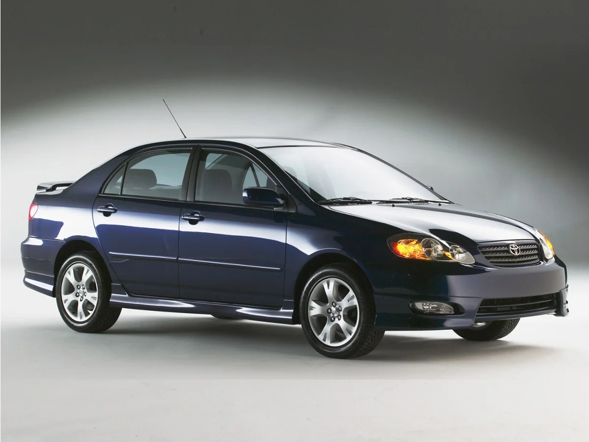 Used 2005 Desert Sand Mica Toyota LE image 1