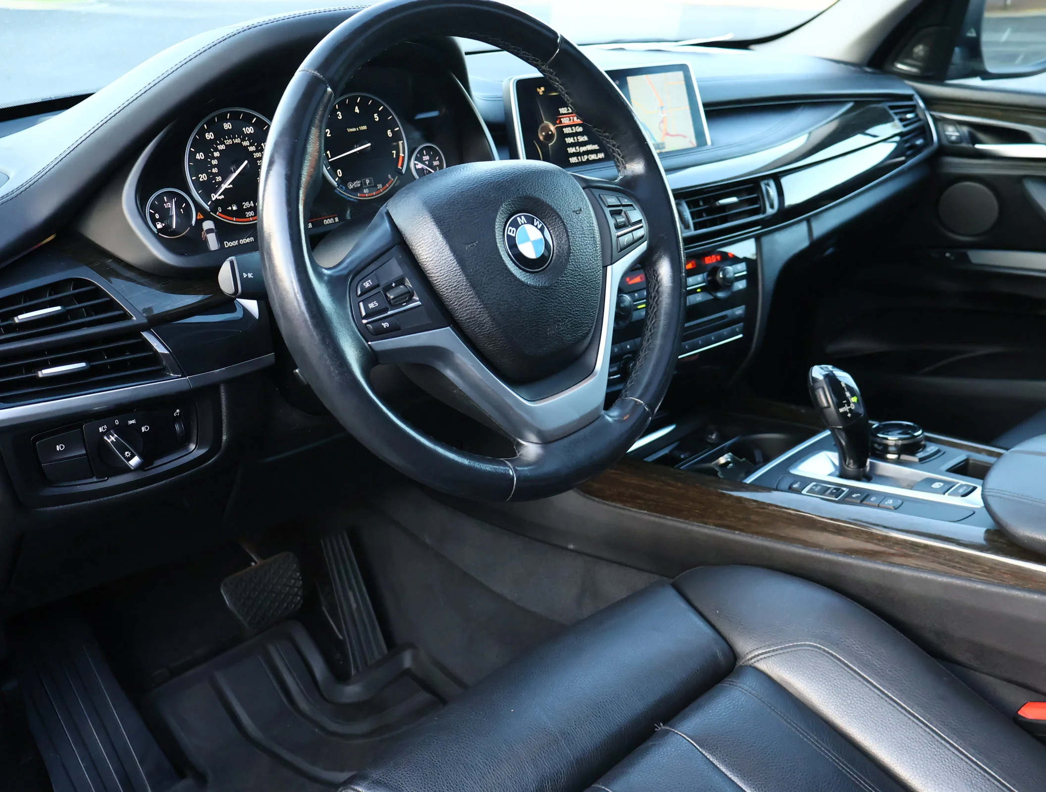 Used 2015 Blue BMW xDrive50i image 2