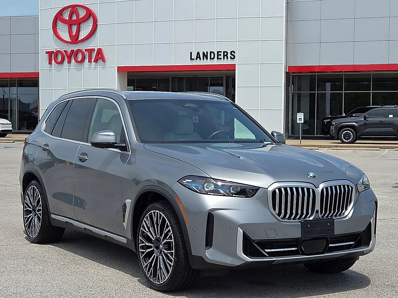 2025 BMW X5 xDrive40i's photo