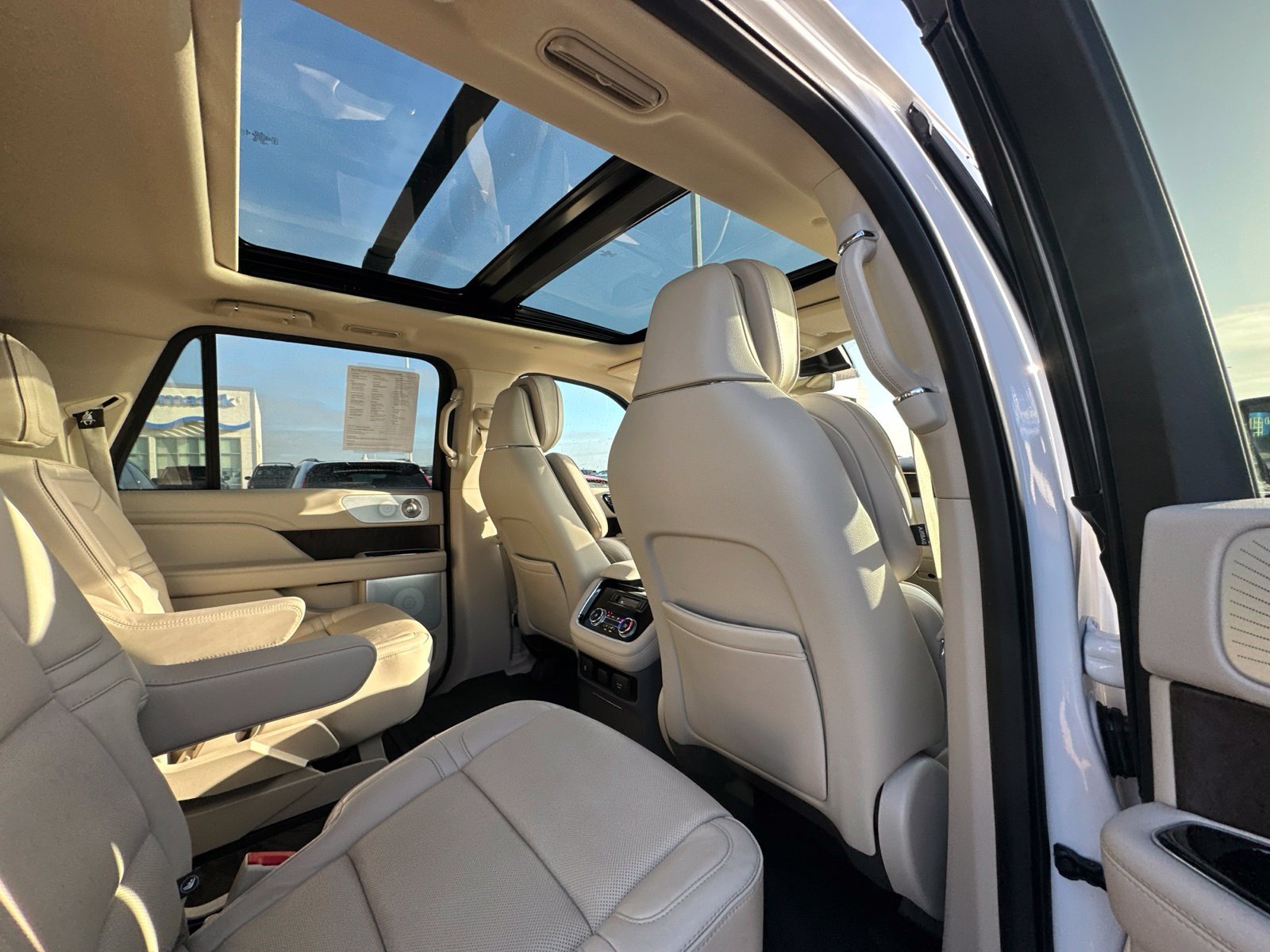 Used 2019 White Lincoln Reserve image 39