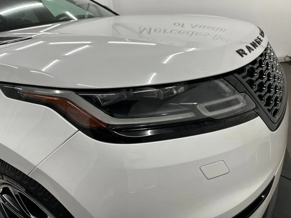 Used 2023 White Land Rover R-Dynamic S MHEV image 10
