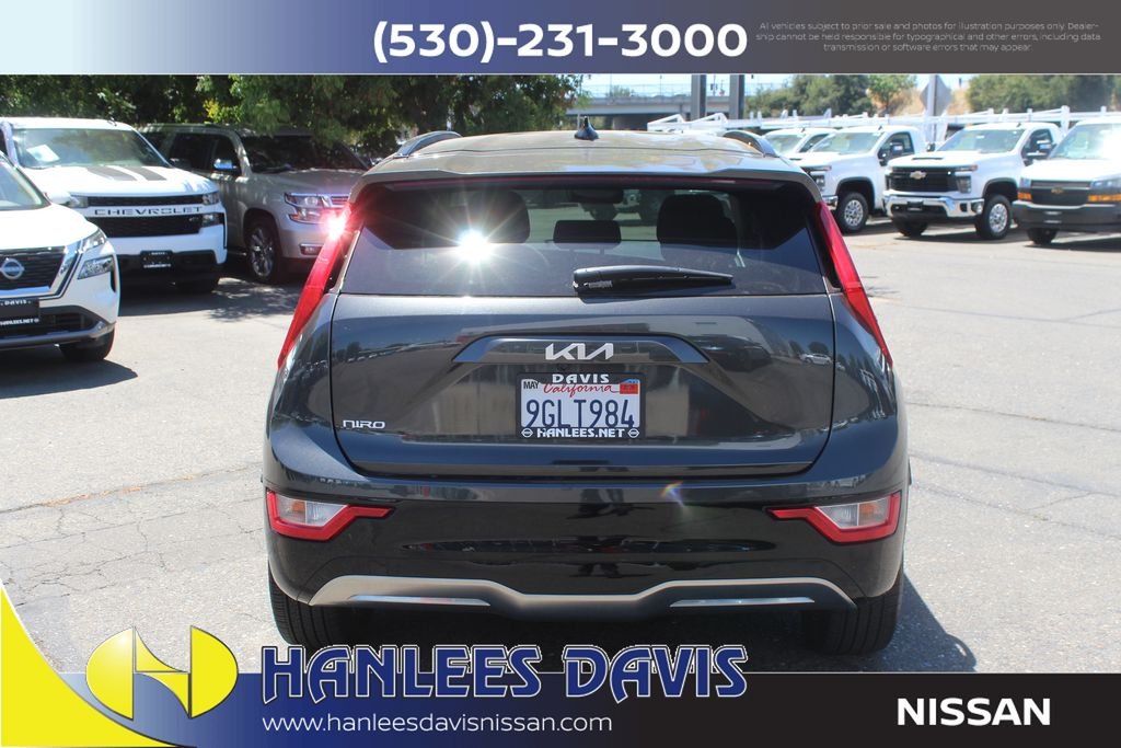 Used 2023 Gray Kia Wind image 8