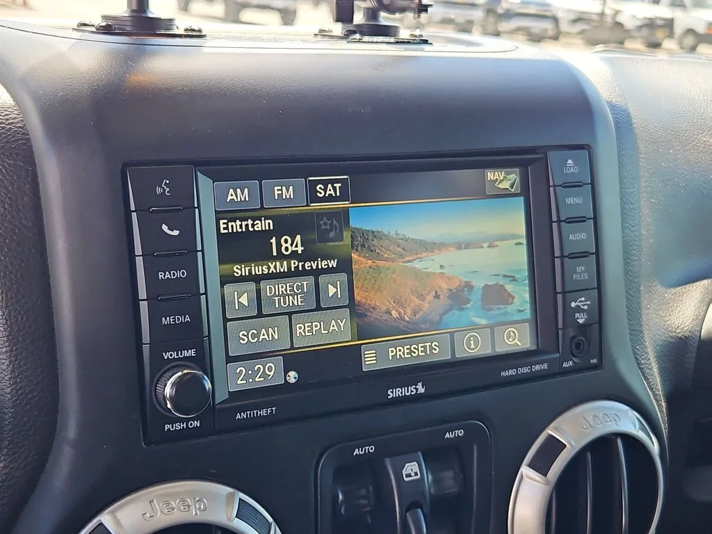 Used 2018 Granite Crystal Metallic Clearcoat Jeep Unlimited Rubicon image 17