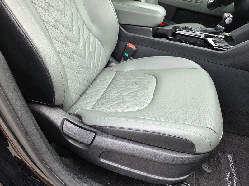 Used 2023 Black Kia X-Line image 27