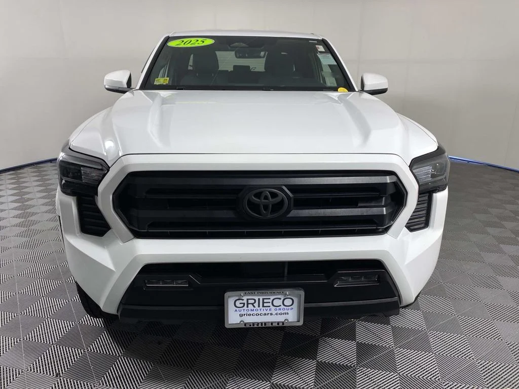 Used 2025 White Toyota SR5 image 3