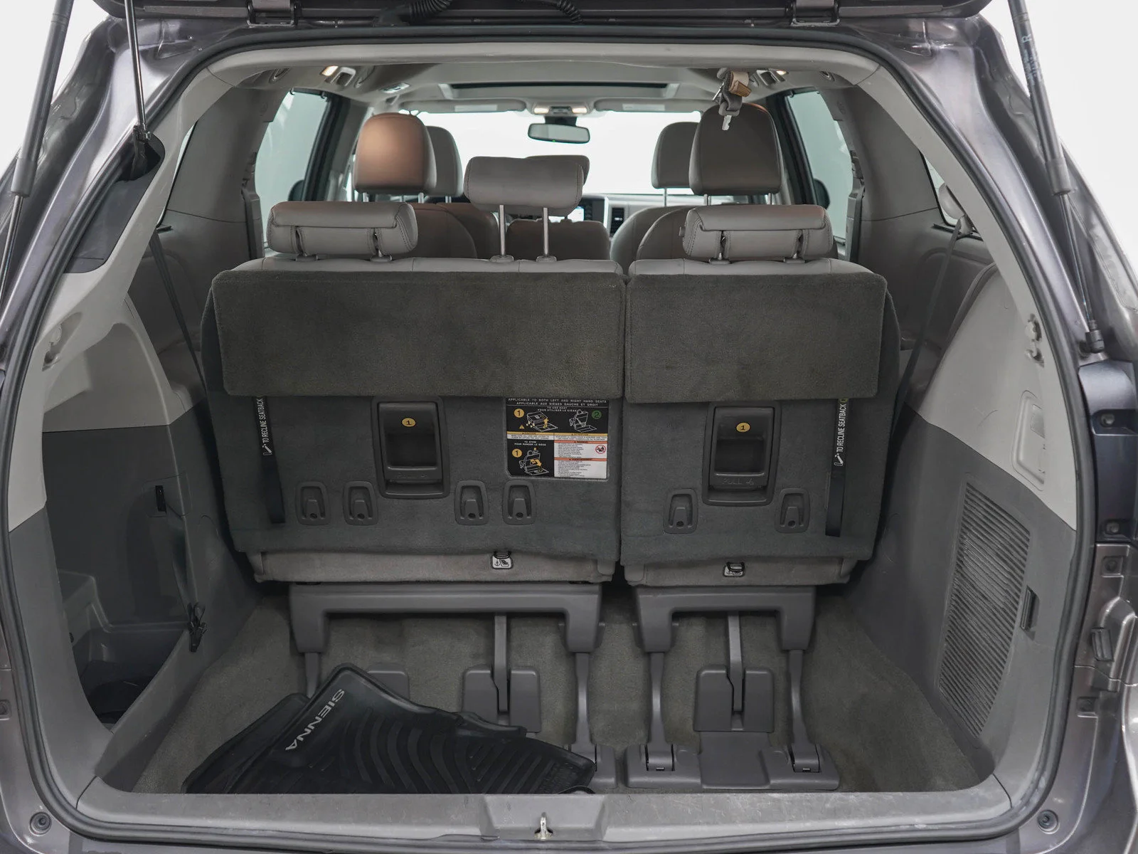 Used 2019 Gray Toyota XLE image 17