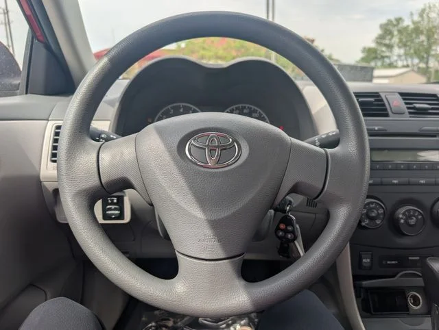 Used 2009 Red Toyota  image 10