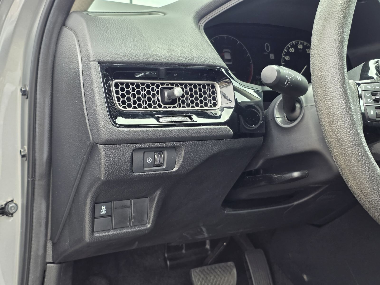Used 2025 Silver Honda LX image 17