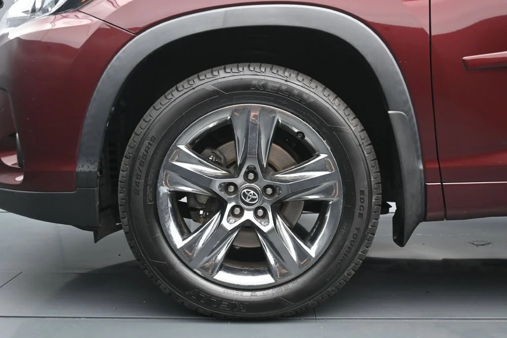 Used 2018 Ooh La La Rouge Mica Toyota Limited Platinum image 25