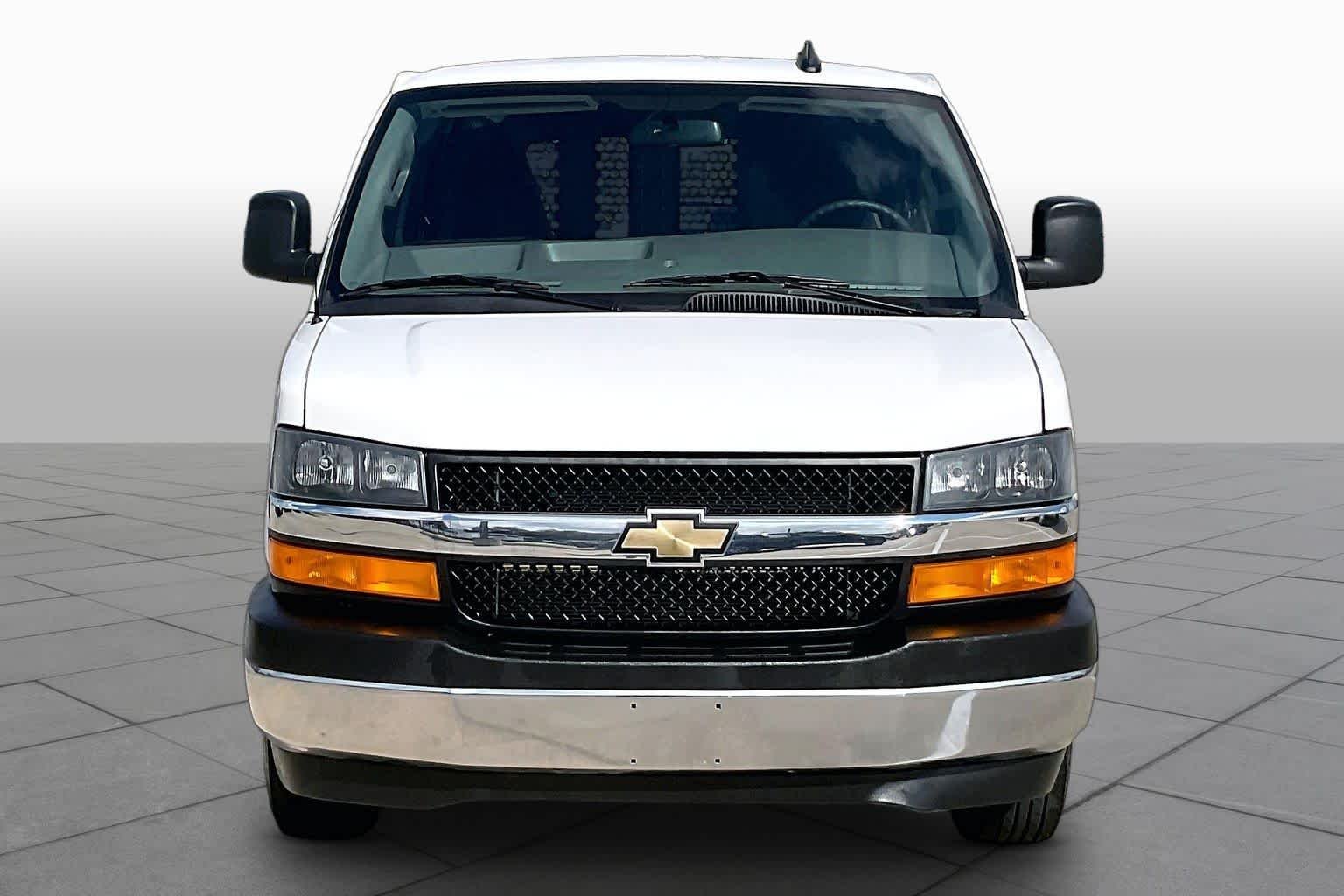 Used 2025 Summit White Chevrolet  image 4