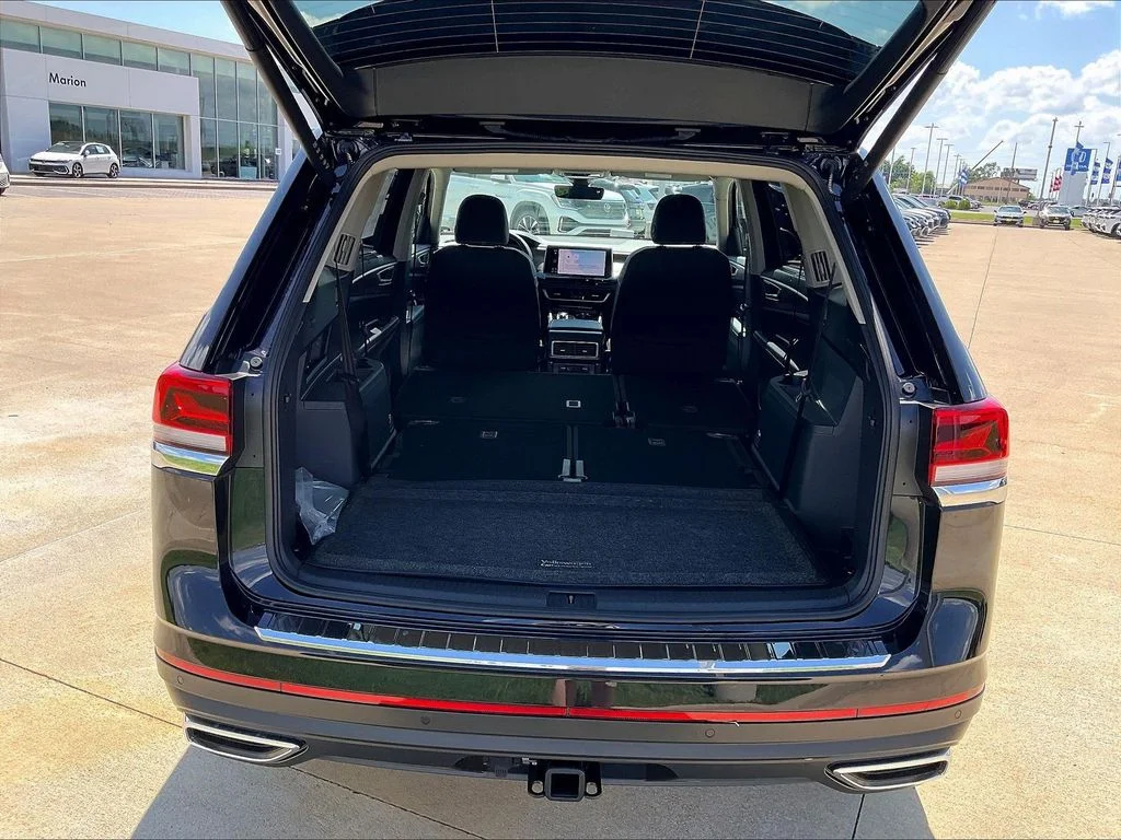 New 2026 Black Volkswagen SE w/Technology image 16