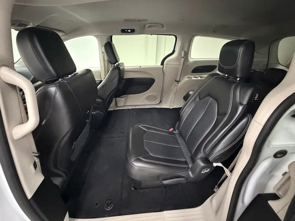 2024 Chrysler Pacifica Touring L - Photo 11