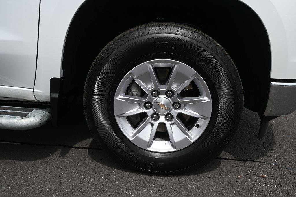 Used 2025 Summit White Chevrolet Work Truck image 31