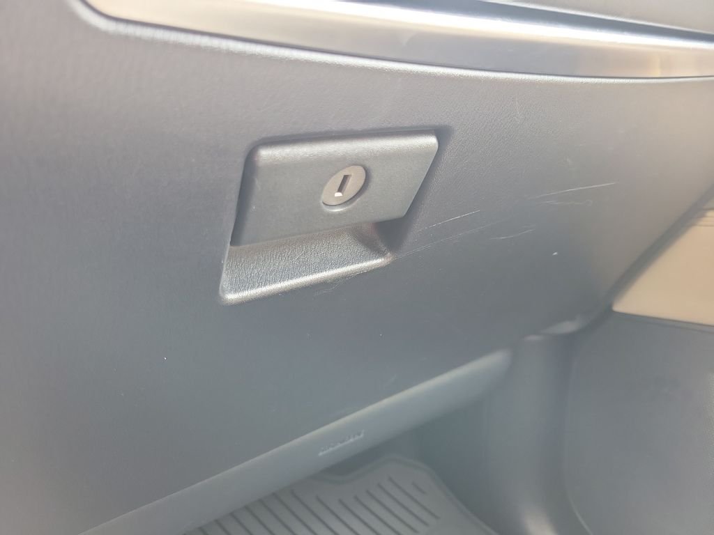 Used 2021 Black Nissan Platinum image 43