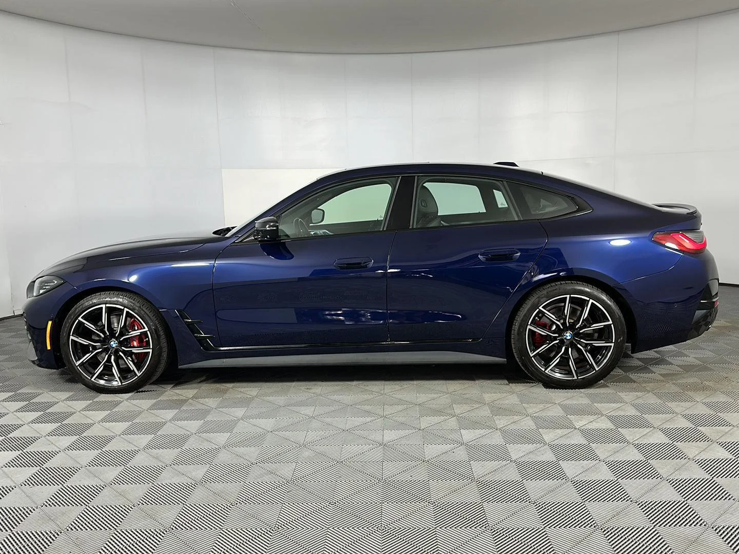 Used 2024 Tanzanite Blue II Metallic BMW M440i xDrive image 5