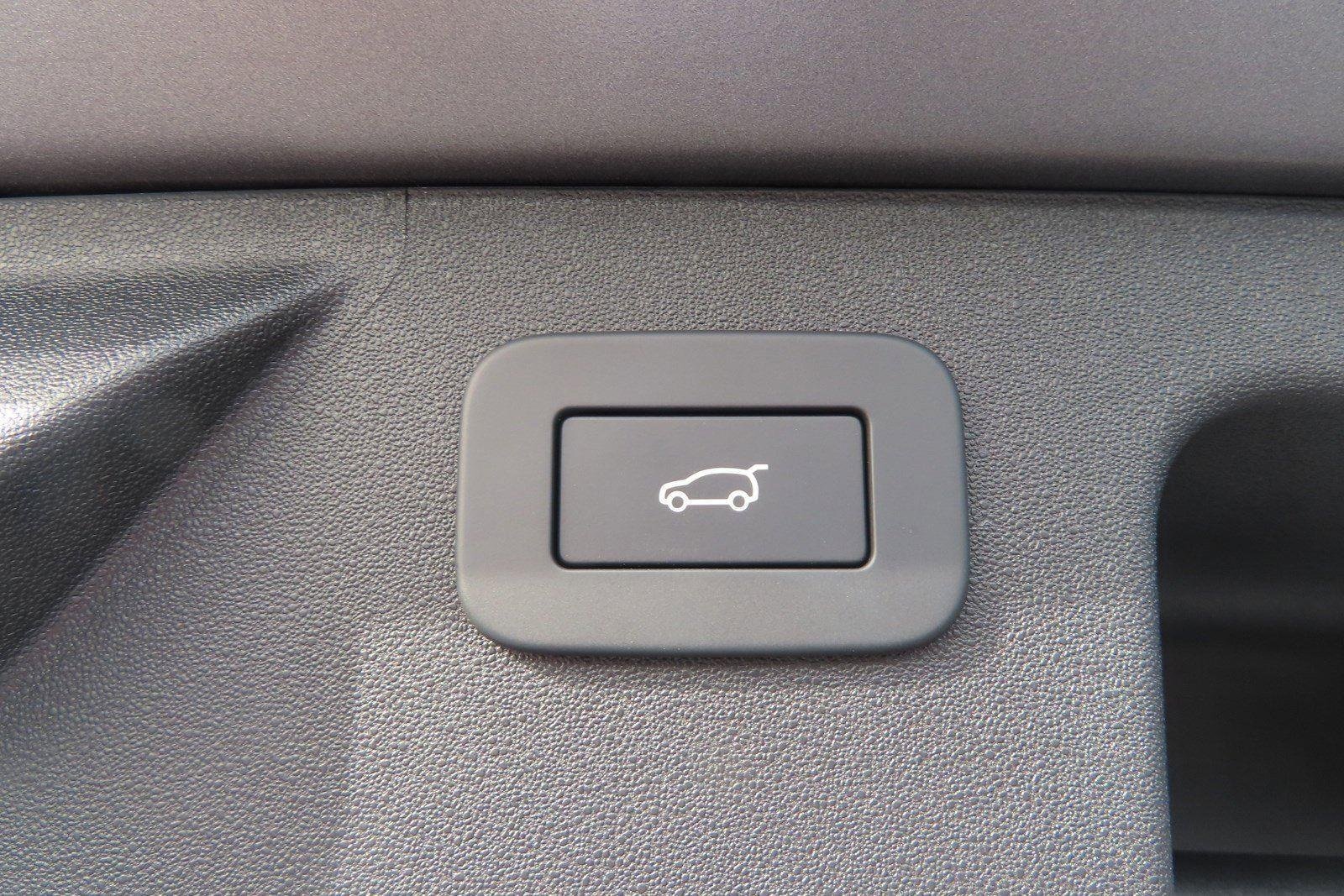 Used 2023 Eiger Grey Metallic Land Rover SE image 24