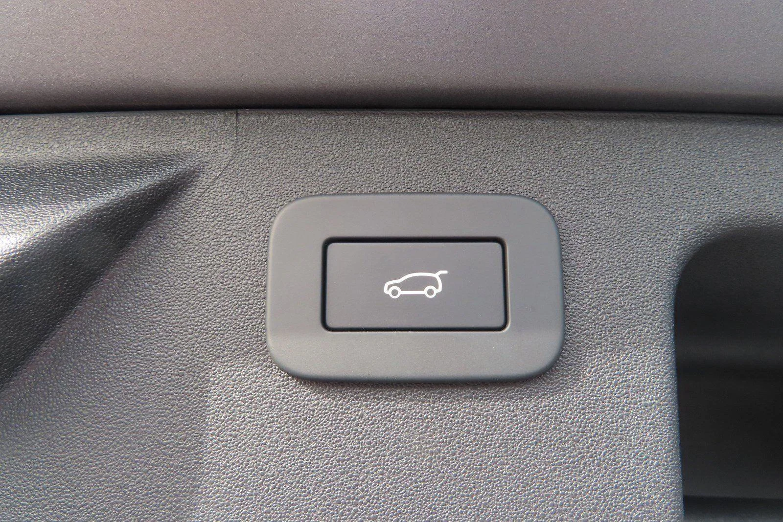 Used 2023 Eiger Grey Metallic Land Rover SE image 24