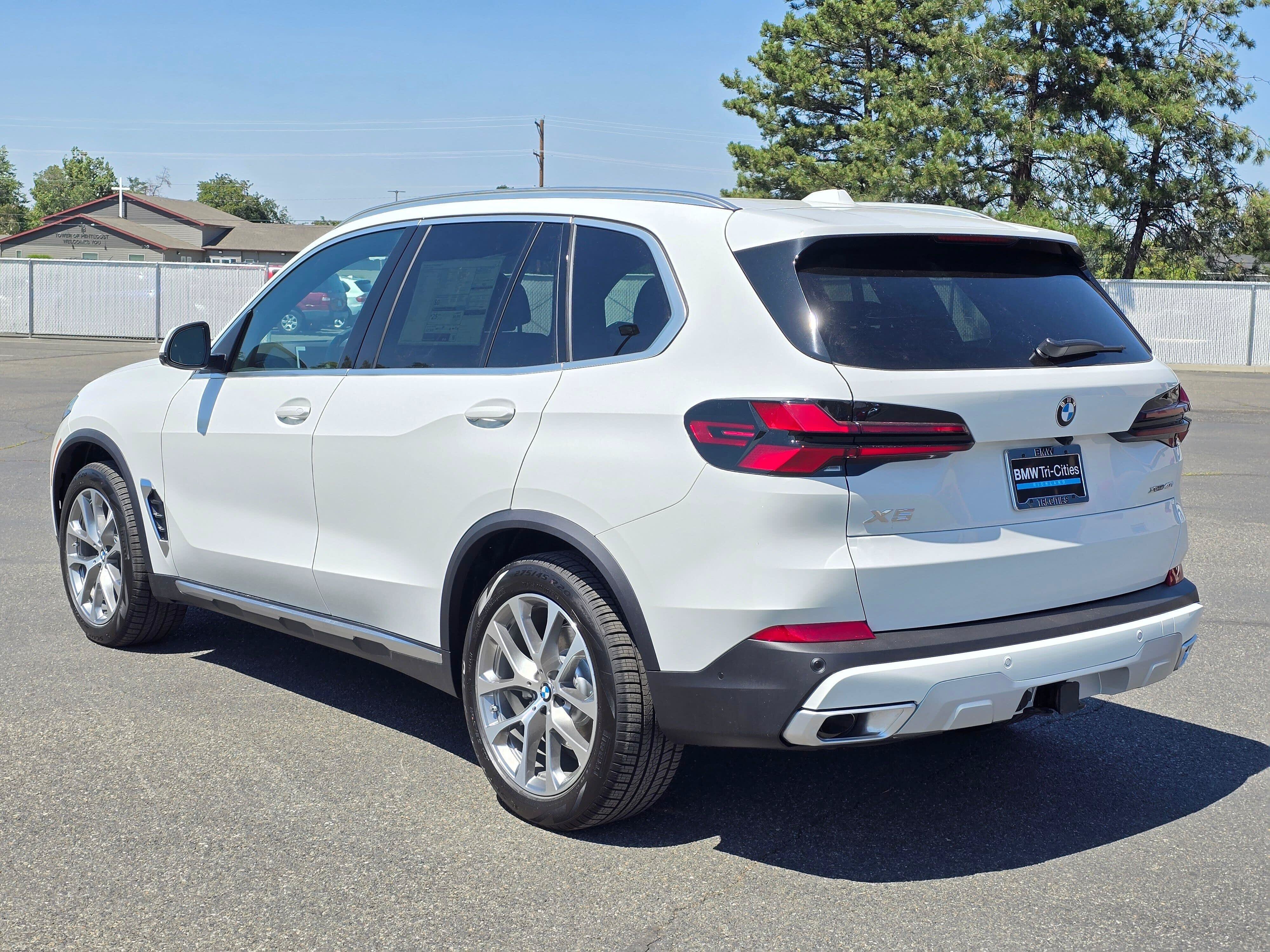 New 2026 Alpine White BMW xDrive40i image 4