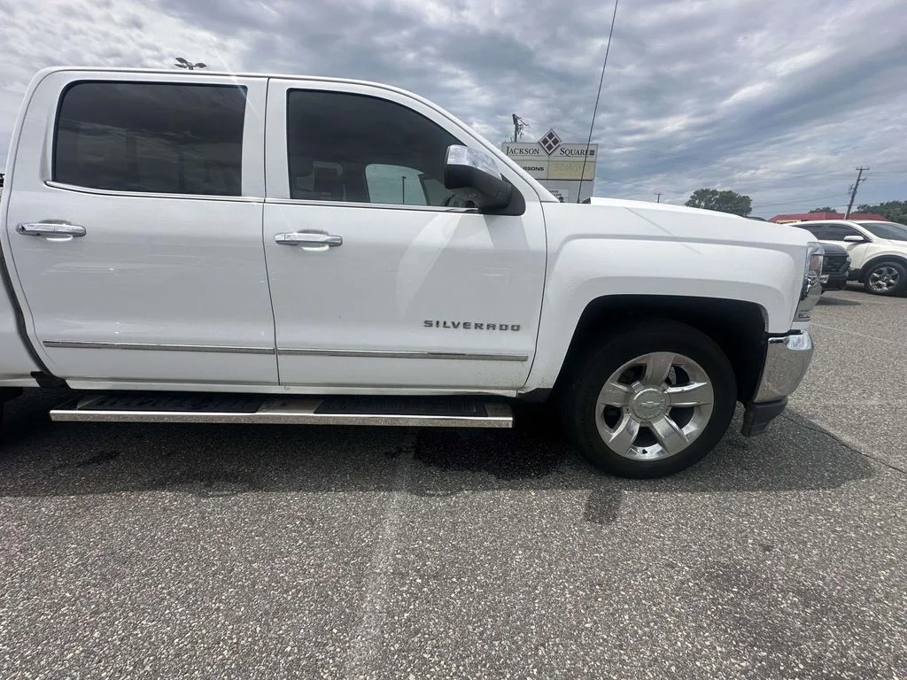 Used 2018 White Chevrolet LTZ image 13