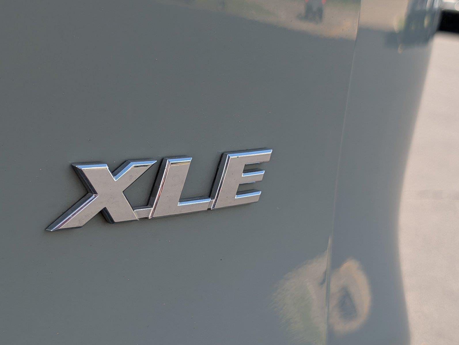 Used 2023 Lunar Rock Toyota XLE Premium image 33