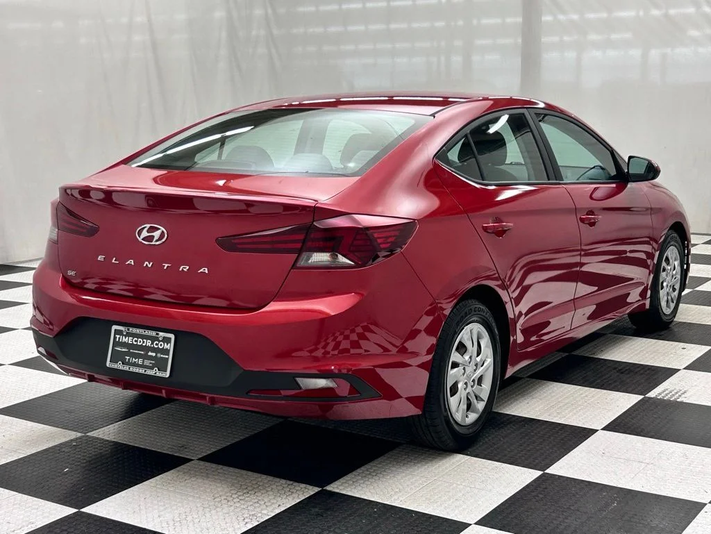 Used 2019 Red Hyundai SE image 7