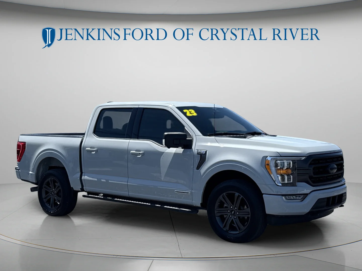 Used 2023 Avalanche Gray Ford XLT image 2