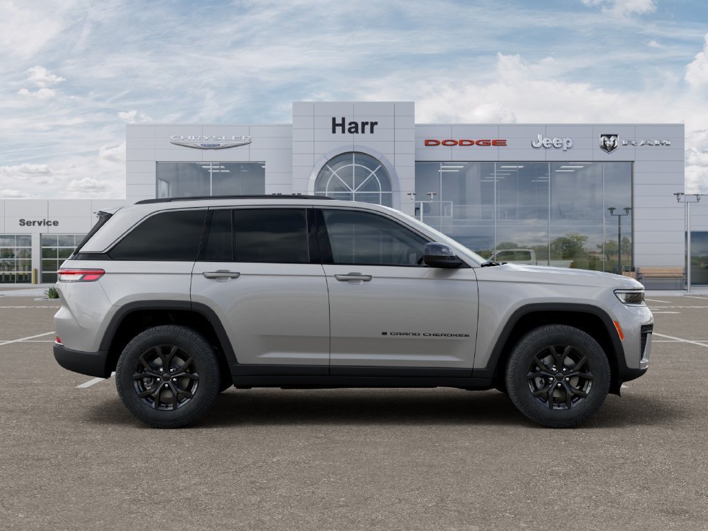 New 2026 Silver Zynith Exterior Paint Jeep Altitude image 21