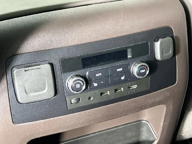 Used 2019 White GMC Denali image 27