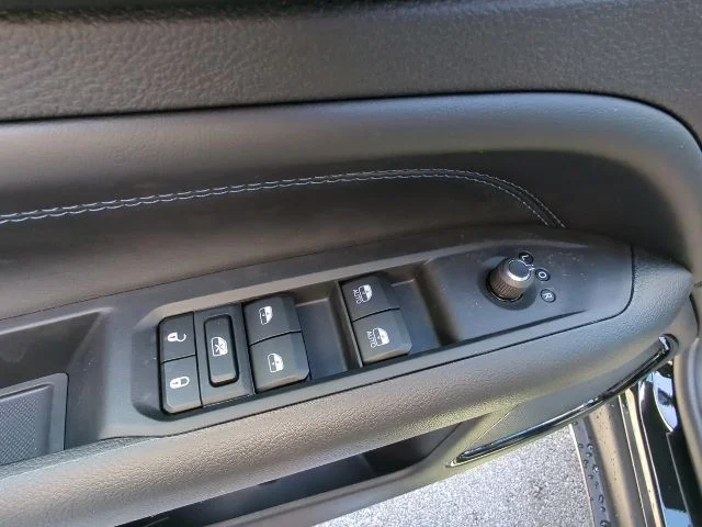 New 2026 Black Jeep Latitude image 12
