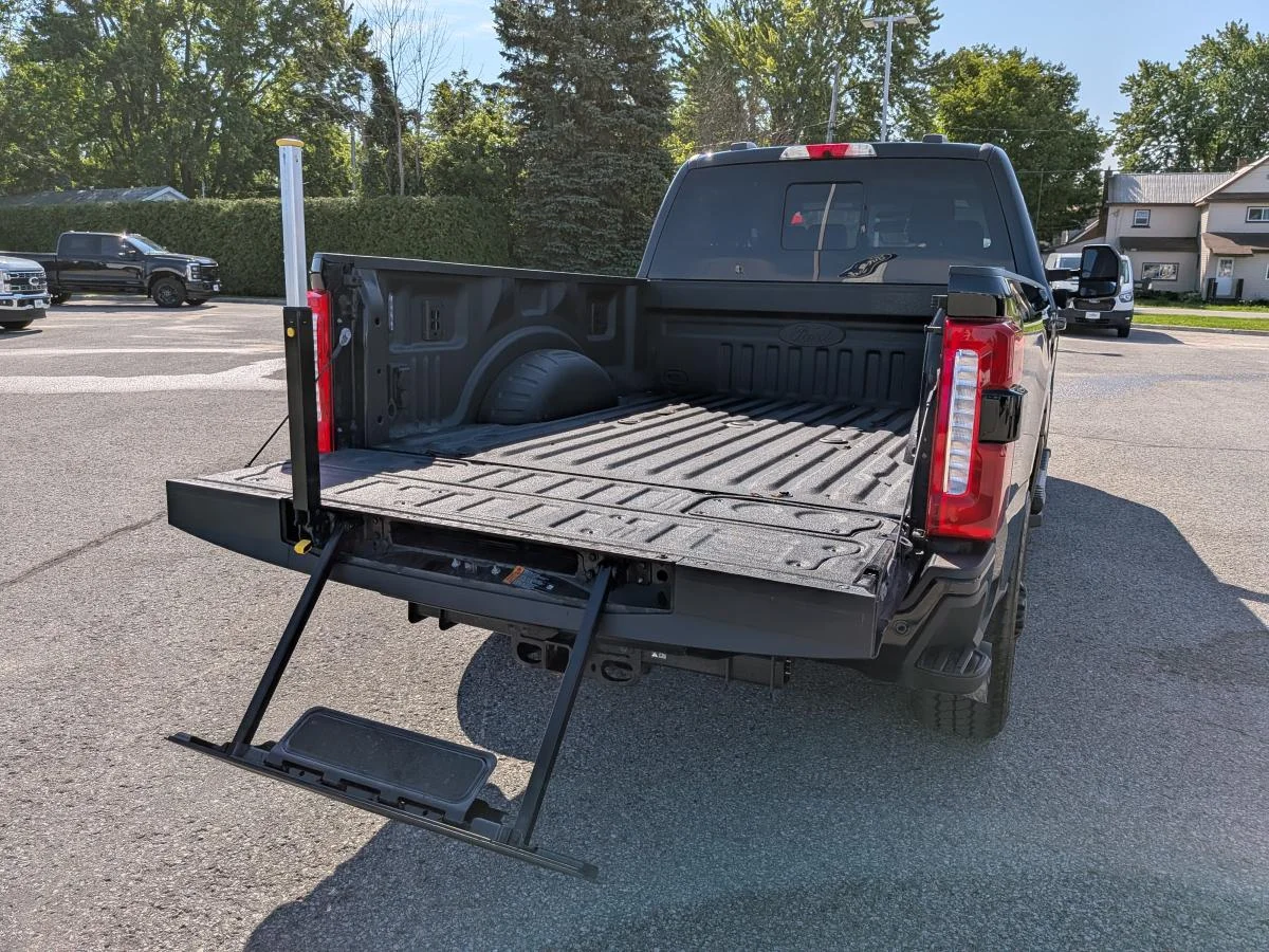 Used 2024 Black Ford Xl 4wd Crew Cab image 8