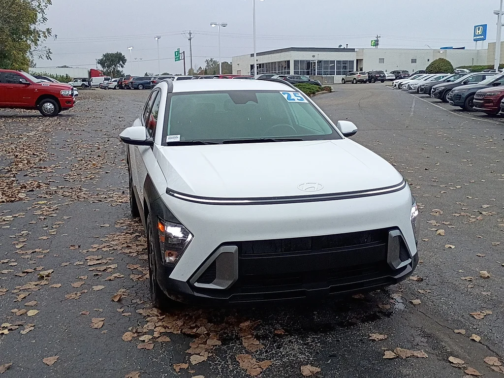 Used 2025 Atlas White Hyundai SEL image 1