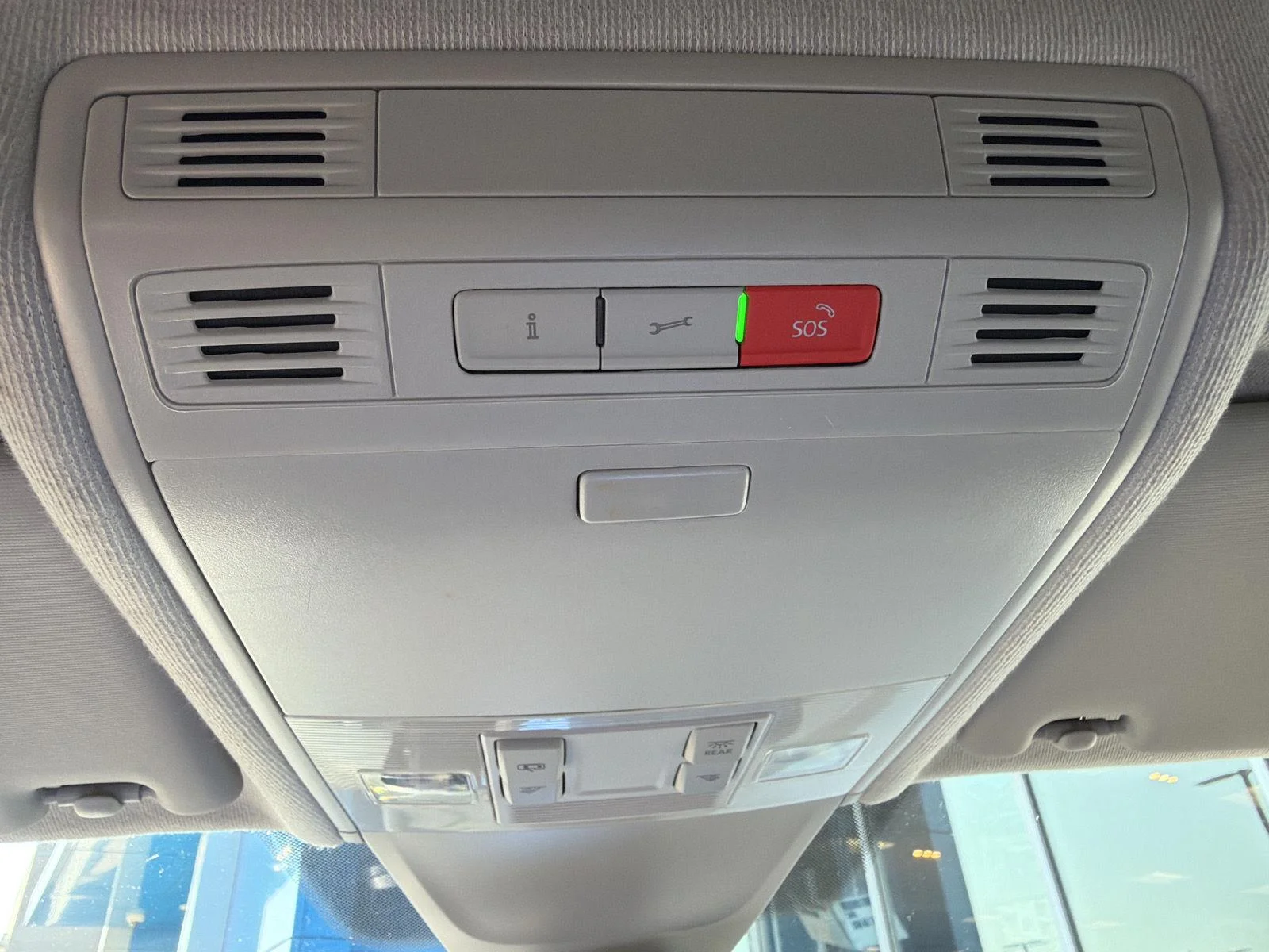 Used 2024 White Volkswagen SE image 24