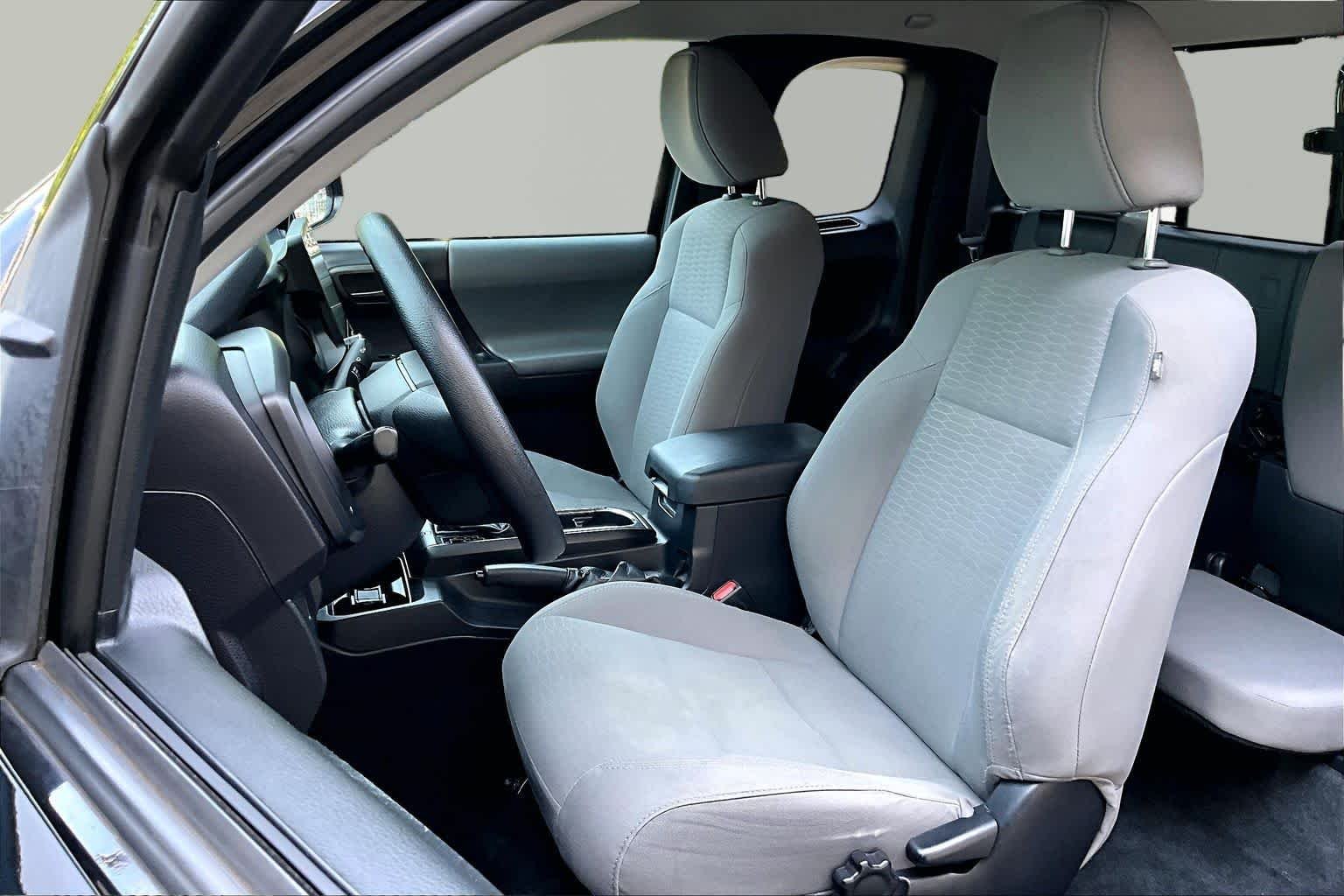 Used 2019 Midnight Black Metallic Toyota SR image 7