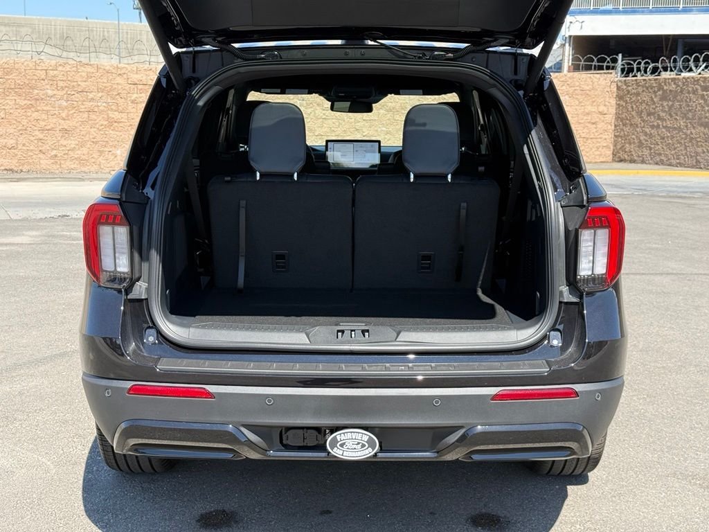New 2026 Agate Black Metallic Ford ST-Line image 15