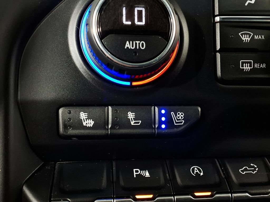 Used 2019 IRIDESCENT PEARL TRICOAT Chevrolet High Country image 14