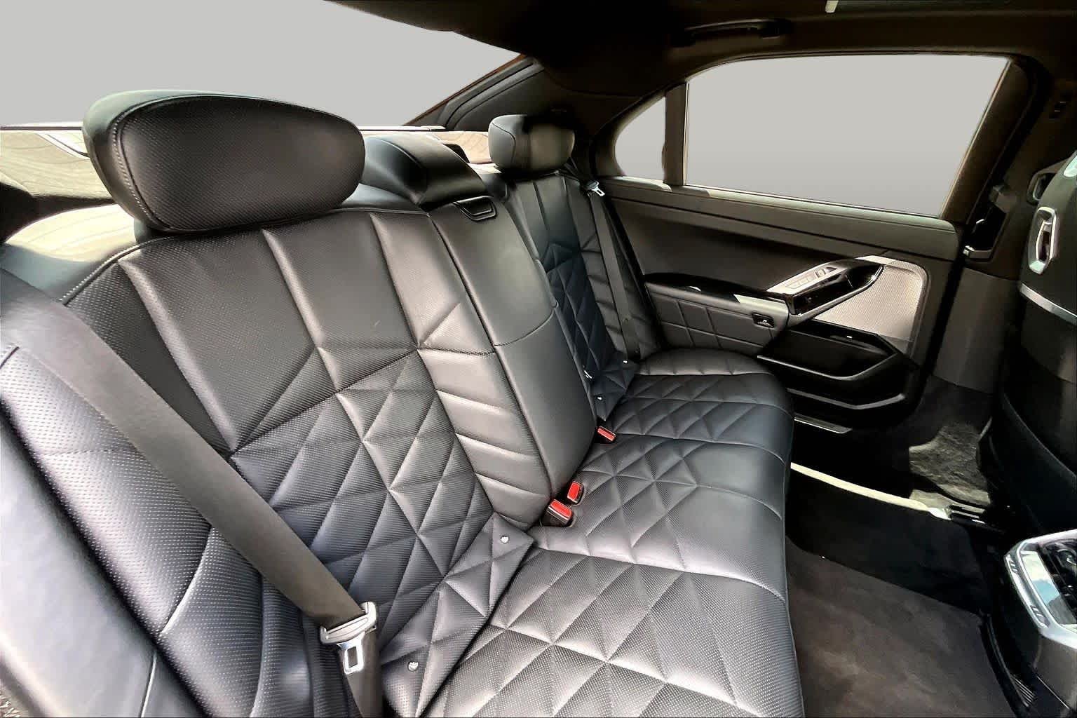 Used 2023 Black Sapphire Metallic BMW 740i image 20