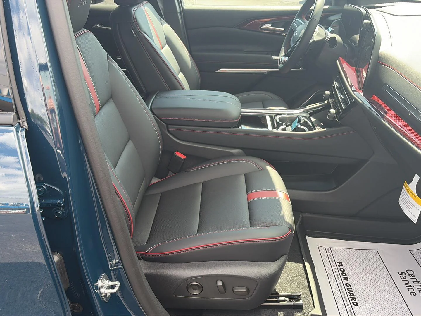 2027 Chevrolet Traverse RS - Photo 25
