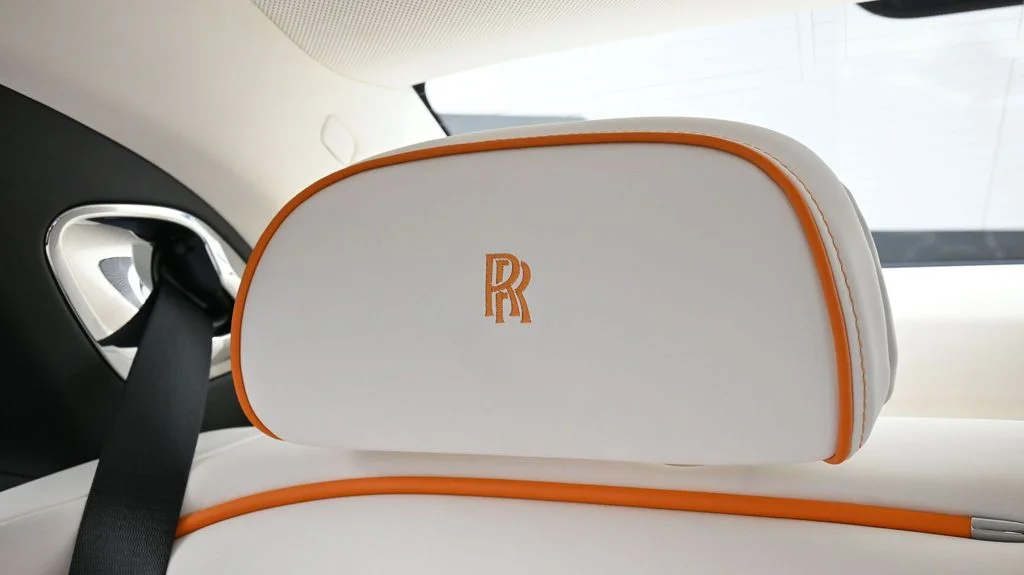 New 2027 Black Rolls-Royce  image 20