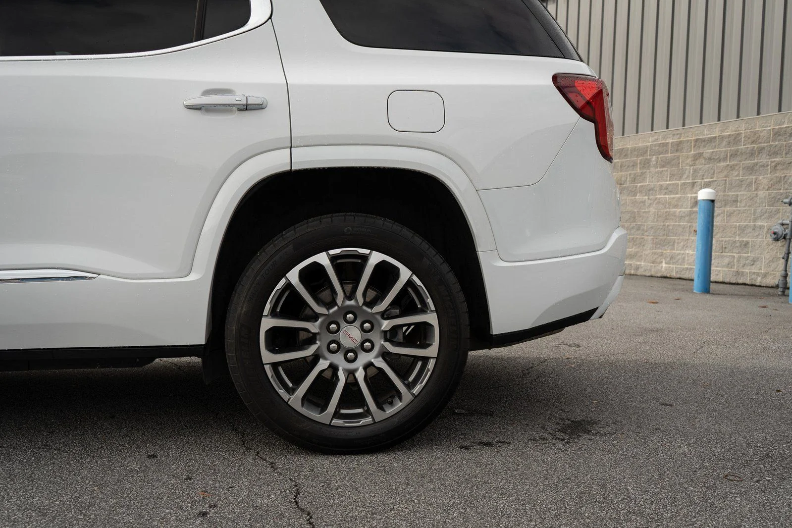 Used 2023 White GMC Denali image 6