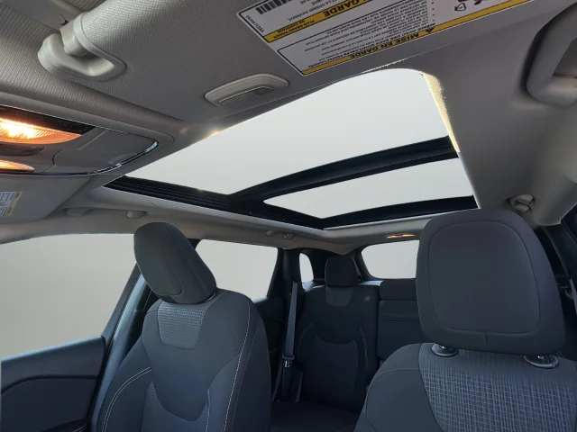Used 2017 White Jeep Latitude image 19