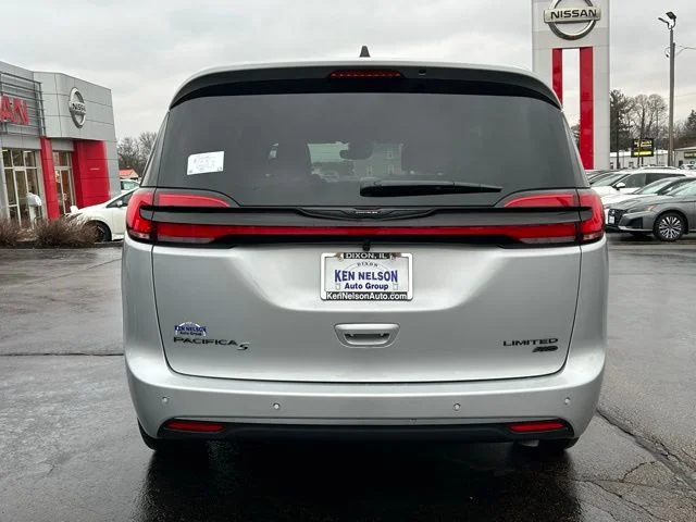New 2026 Silver Mist Clear-Coat Exterior Paint Chrysler Limited image 4